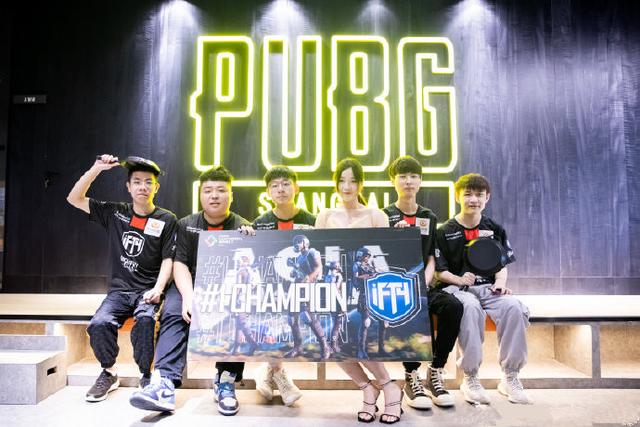 对于球迷和 对于球迷和