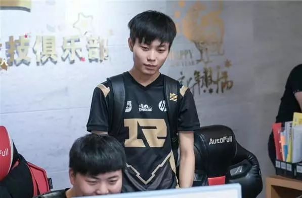 肋部与边路 肋部与边路